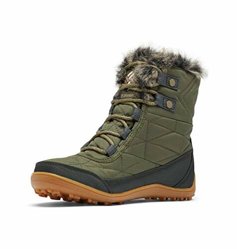 Green winter snow boot with fur lining and rubber sole